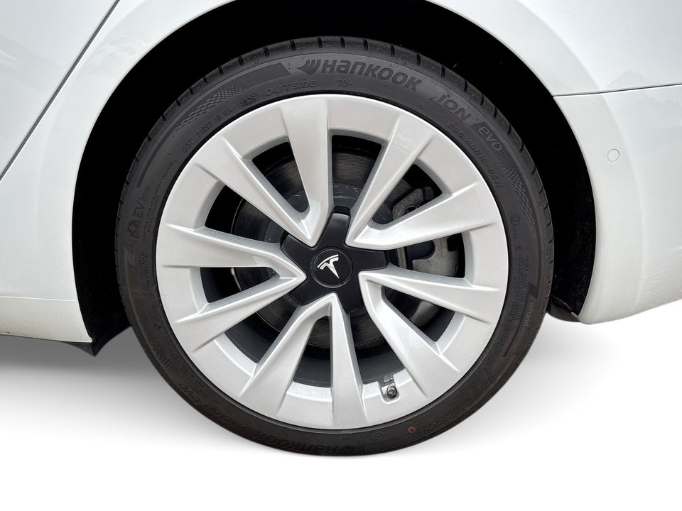 Tesla Model 3 Standard Range+ RWD 4d