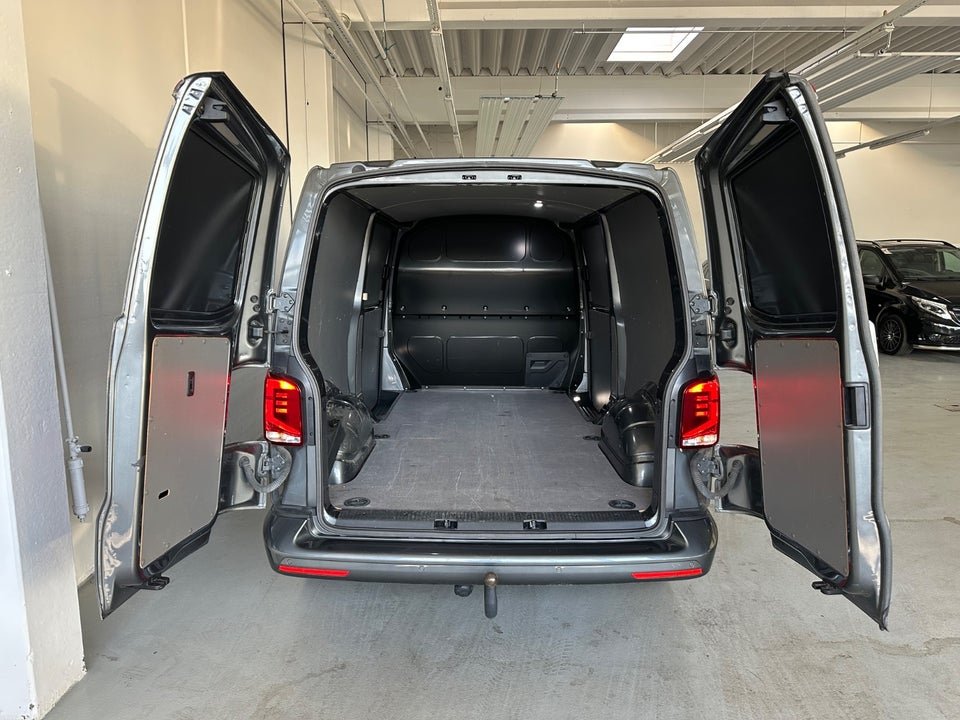 VW Transporter 2,0 TDi 204 Kassevogn DSG lang