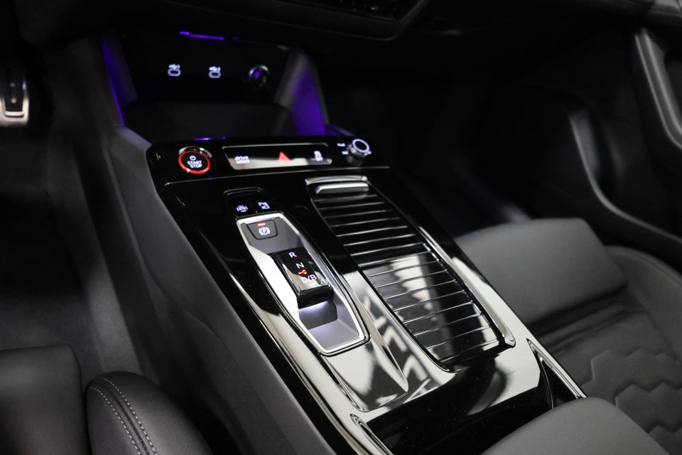 Audi S6 e-tron Avant quattro 5d