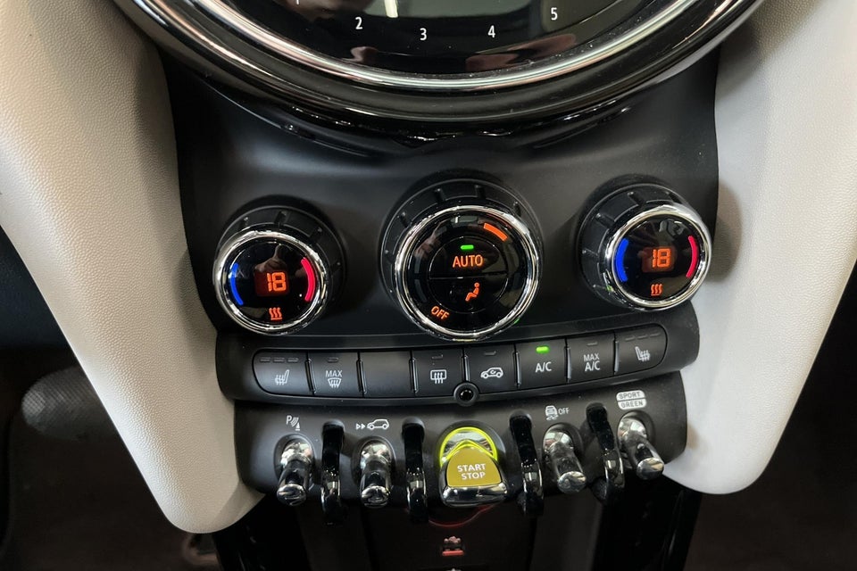 MINI Cooper SE Essential 3d