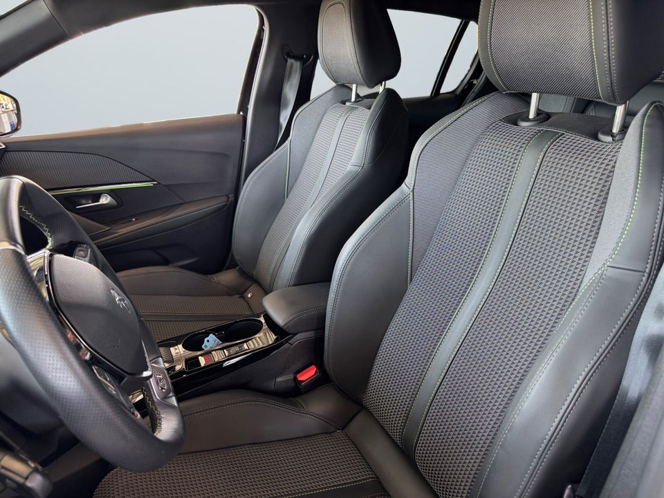 Peugeot e-208 50 GT 5d