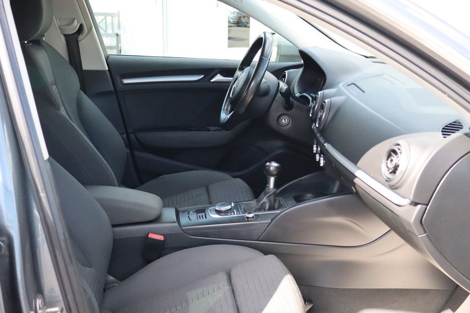 Audi A3 1,4 TFSi 125 Attraction Sportback 5d