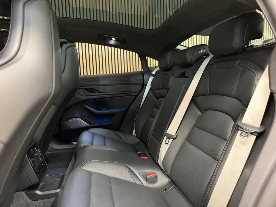 Porsche Taycan Turbo Performance+ 4d