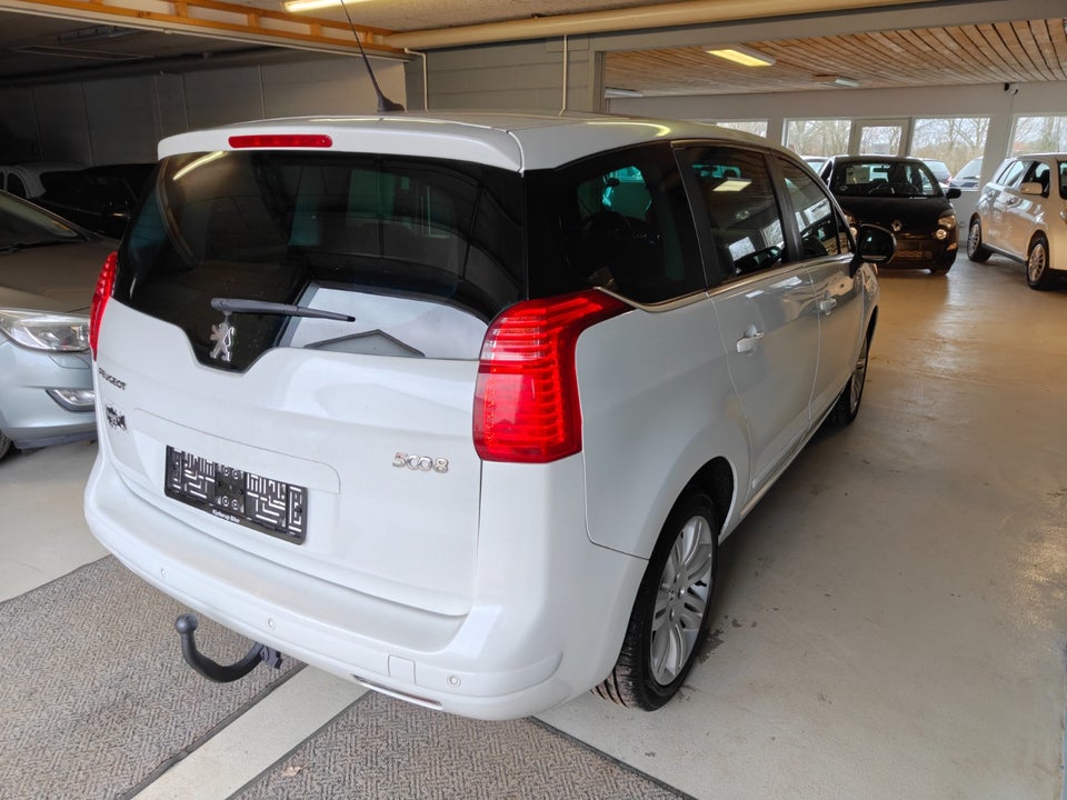 Peugeot 5008 1,6 HDi 109 Premium 7prs 5d