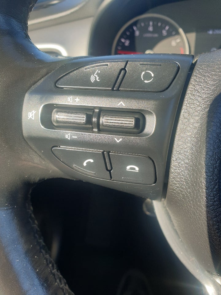 Kia Stonic 1,0 T-GDi Advance Intro 5d