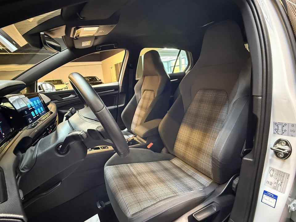 VW Golf VIII 1,4 GTE DSG 5d