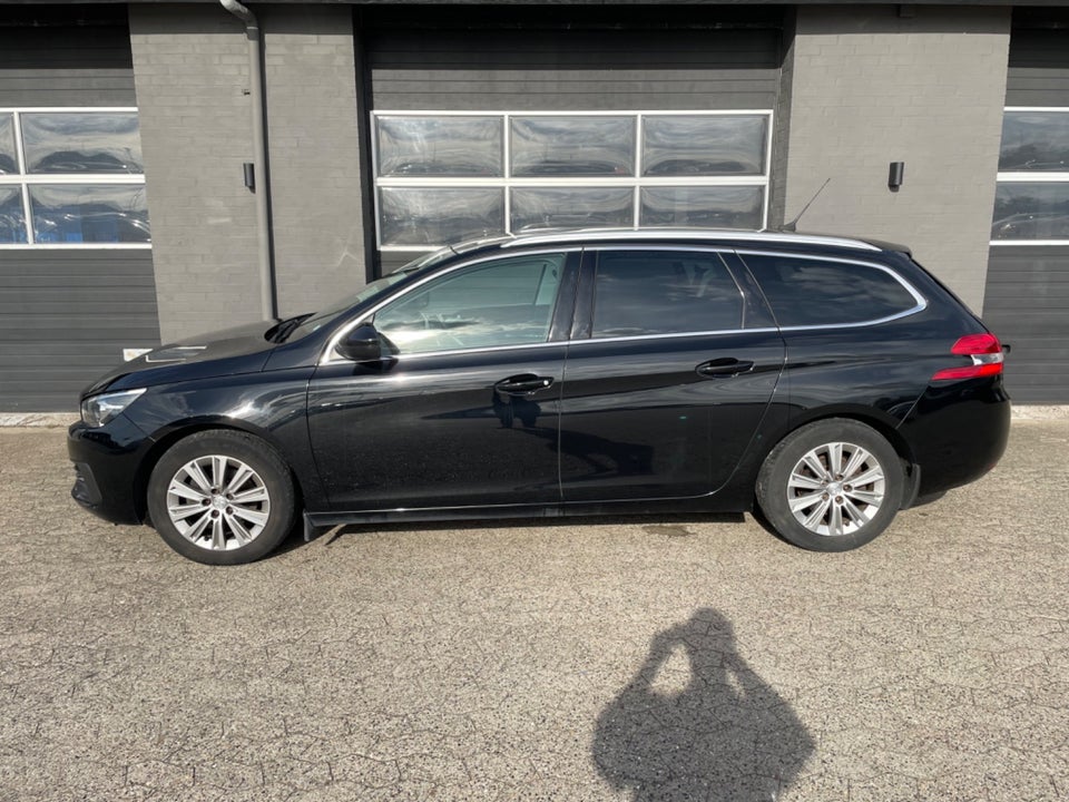 Peugeot 308 1,5 BlueHDi 130 Infinity SW 5d