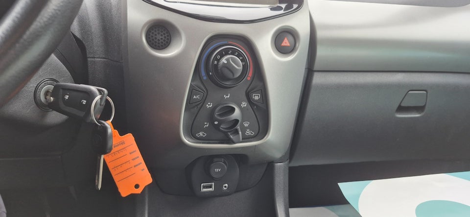 Toyota Aygo 1,0 VVT-i x-wave Sky 5d