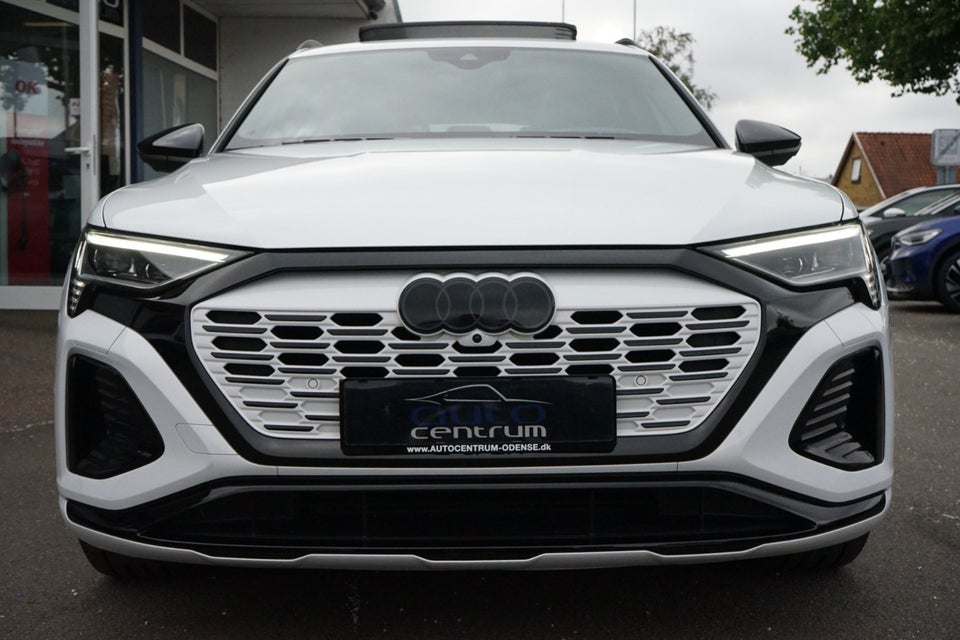 Audi Q8 e-tron 55 S-line Black Style quattro 5d