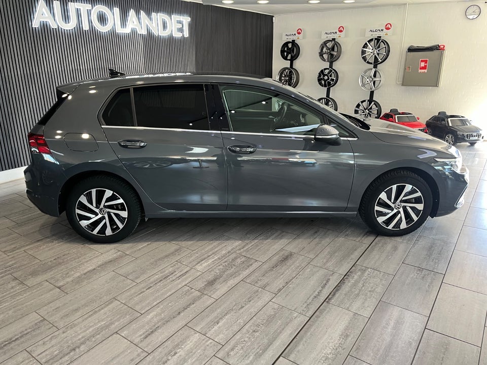 VW Golf VIII 1,4 eHybrid DSG 5d