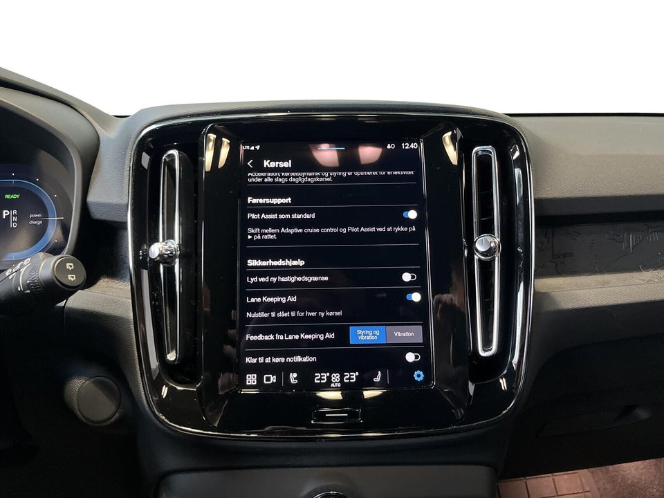 Volvo EX40 Extended Range Plus 5d