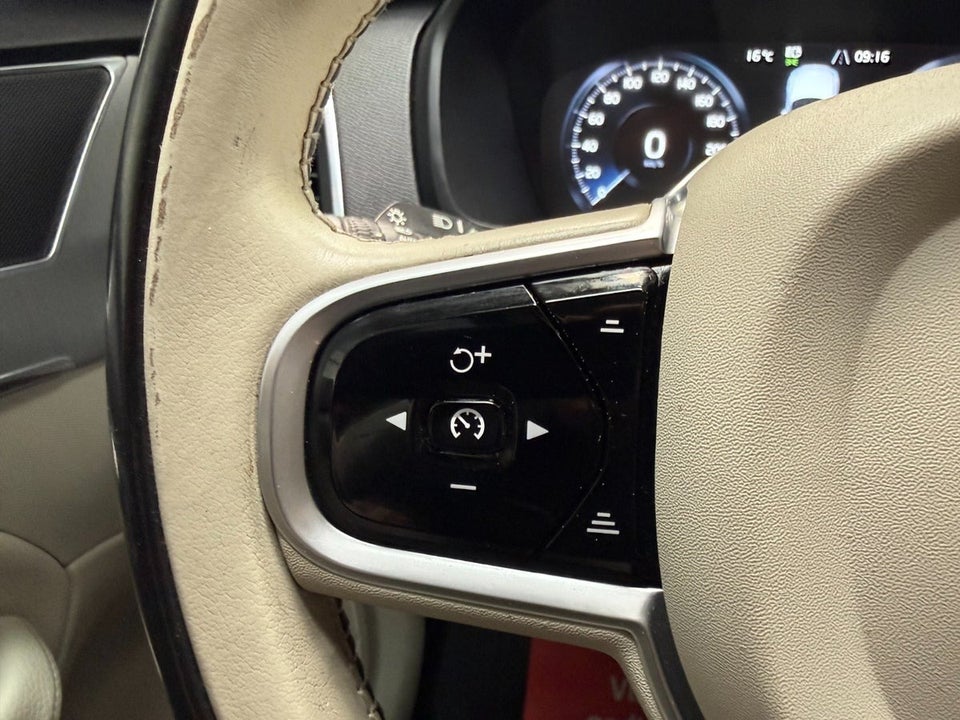 Volvo XC90 2,0 B5 235 Momentum aut. AWD 6prs 5d