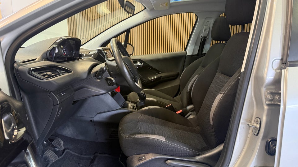 Peugeot 208 1,6 BlueHDi 100 Desire Sky 5d