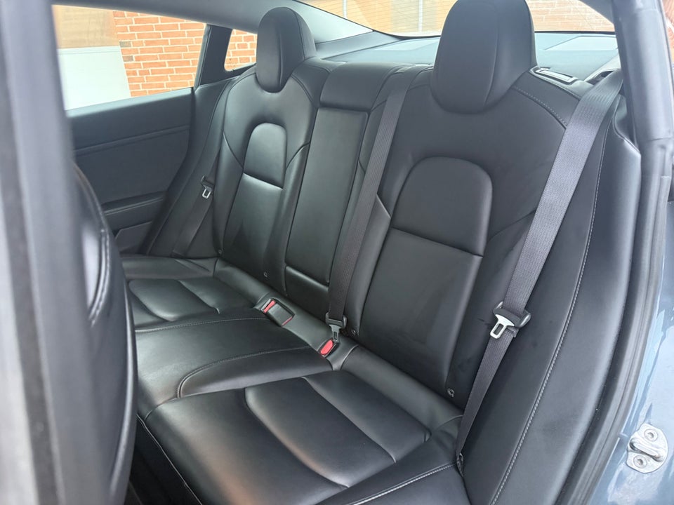 Tesla Model 3 Long Range AWD 4d