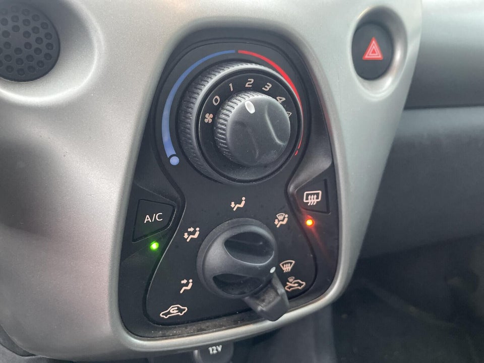 Toyota Aygo 1,0 VVT-i x-play 5d