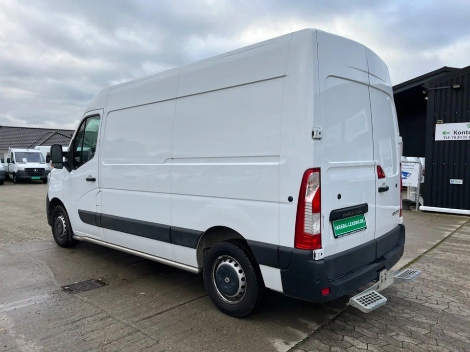 Renault Master IV T33 2,3 dCi 135 L2H2 Kassevogn