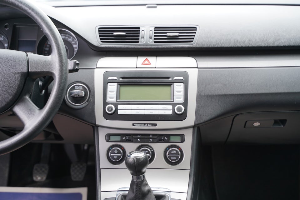 VW Passat 1,6 FSi Comfortline Variant 5d