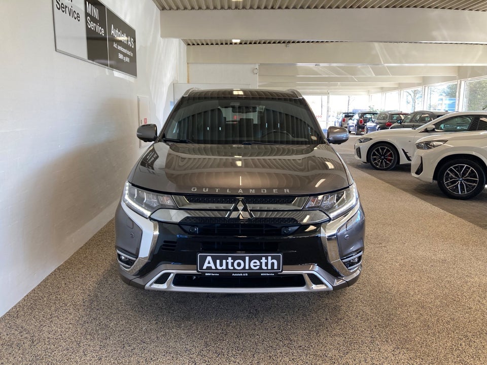 Mitsubishi Outlander 2,4 PHEV Instyle CVT 4WD 5d