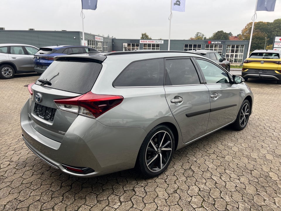 Toyota Auris 1,8 Hybrid H2 Selected Touring Sports CVT 5d