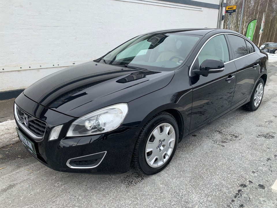 Volvo S60 1,6 T3 150 Summum 4d
