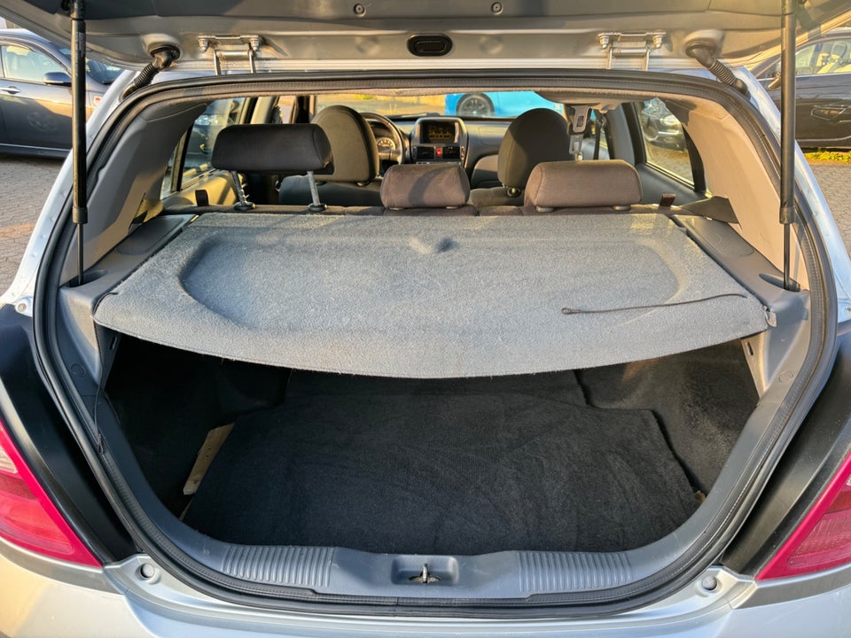 Nissan Almera 1,5 Porto 5d