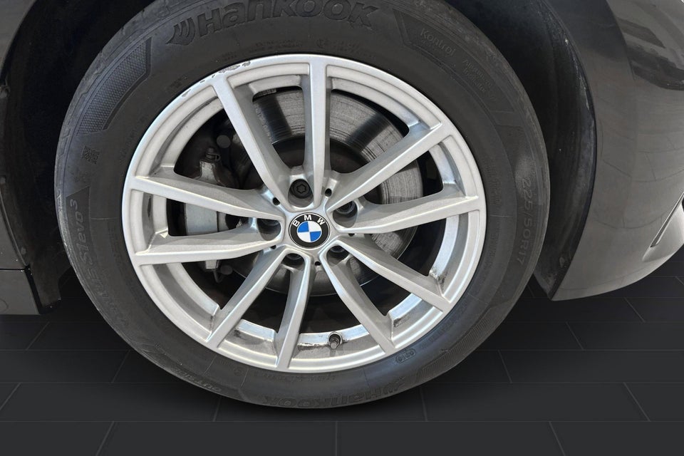 BMW 330i 2,0 Connected aut. 4d