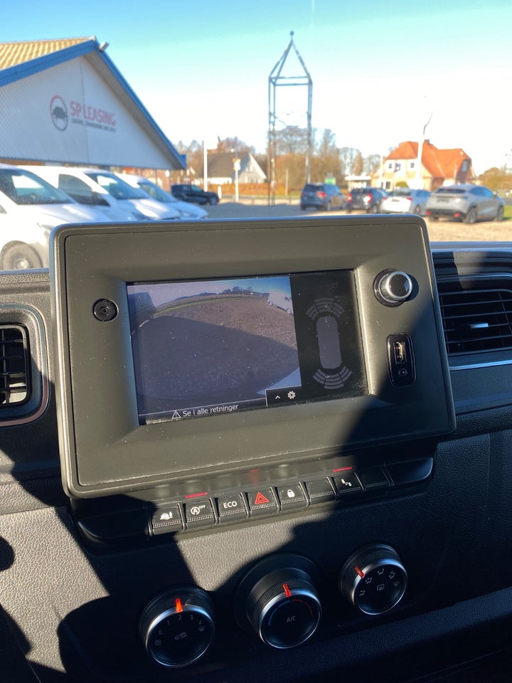 Renault Master IV T33 2,3 dCi 180 L2H2 Kassevogn