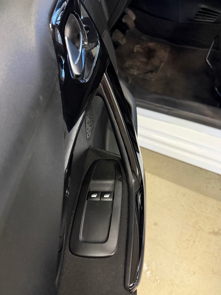 Peugeot 208 1,0 VTi Access 5d