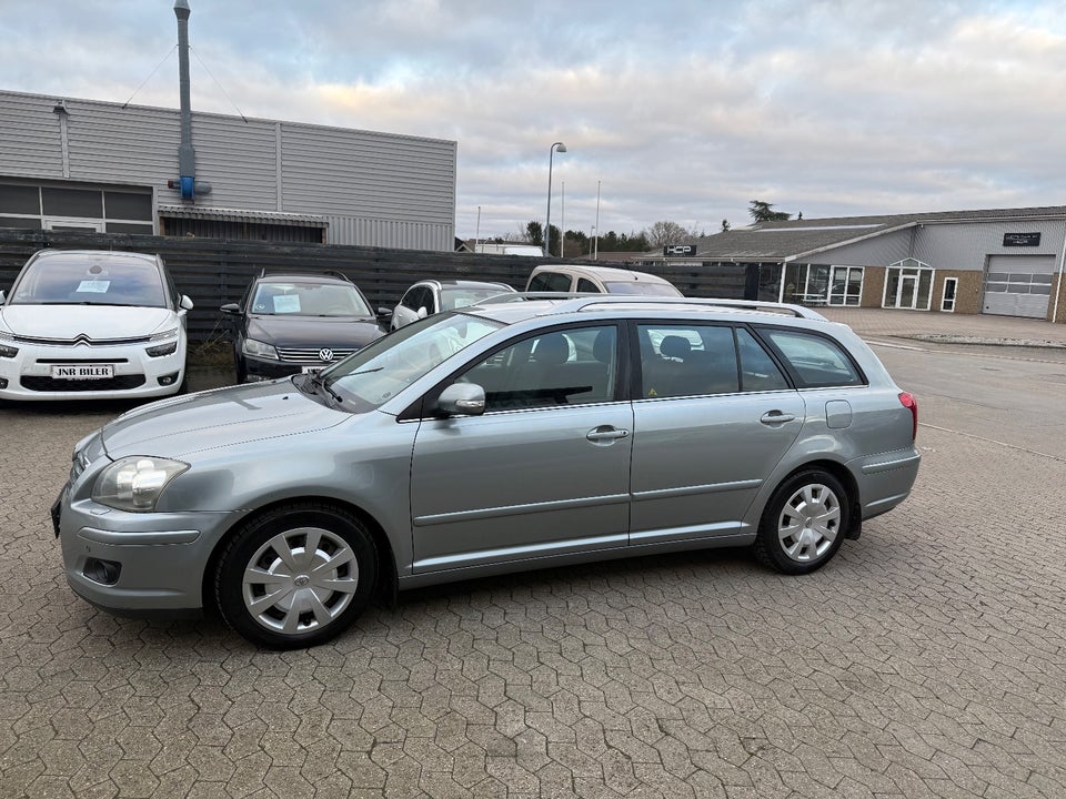 Toyota Avensis 2,4 Sol aut. 5d