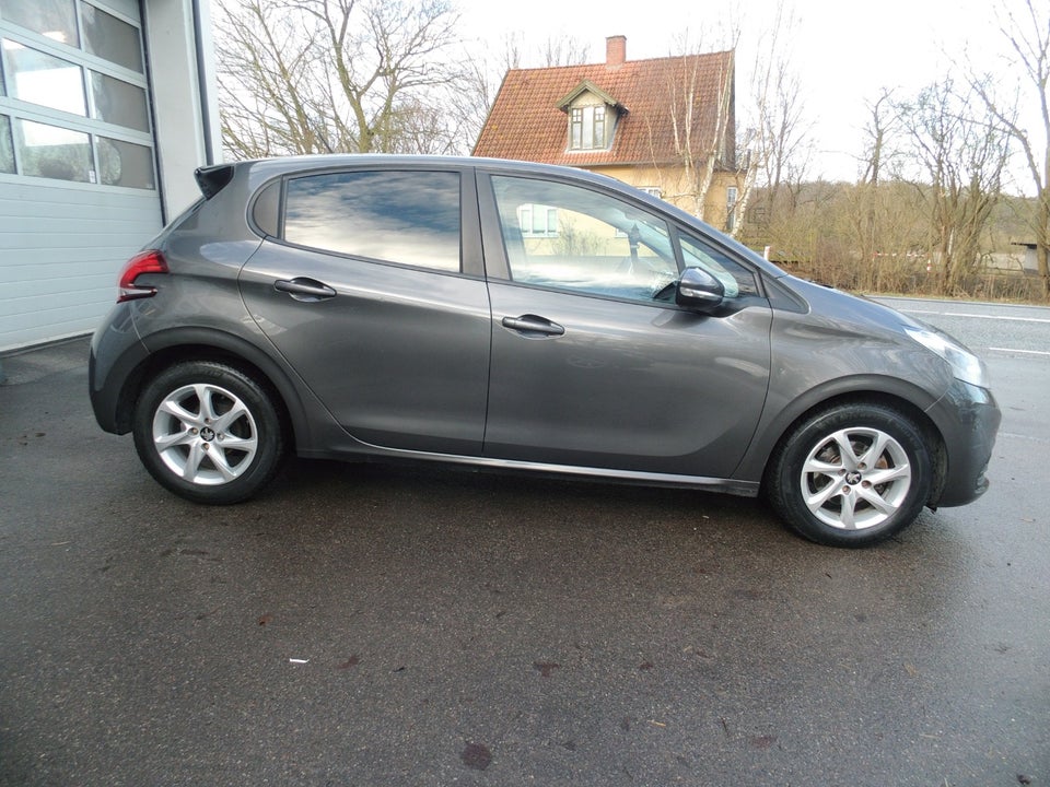 Peugeot 208 1,2 PureTech 82 Envy 5d