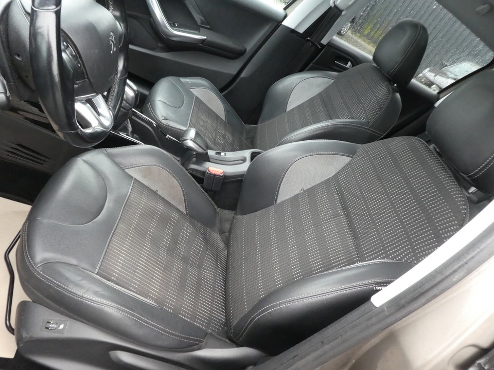 Peugeot 2008 1,6 BlueHDi 100 Allure Sky 5d