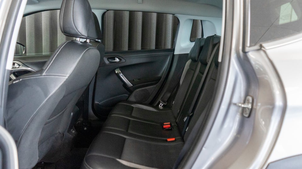 Peugeot 2008 1,6 BlueHDi 100 Allure 5d