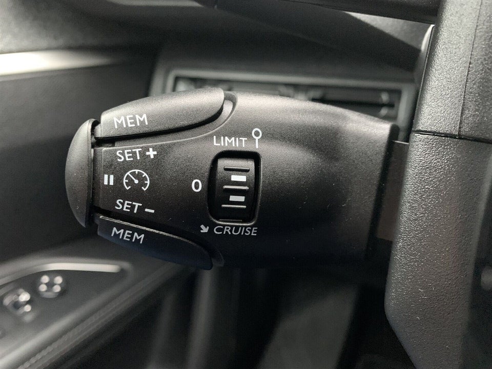 Peugeot 5008 1,2 PureTech 130 Allure EAT8 7prs 5d