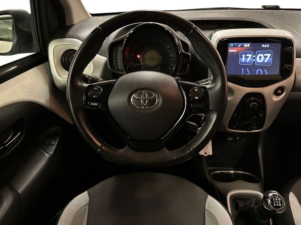 Toyota Aygo 1,0 VVT-i x-play x-touch 5d