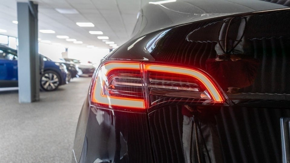 Tesla Model Y Long Range AWD 5d