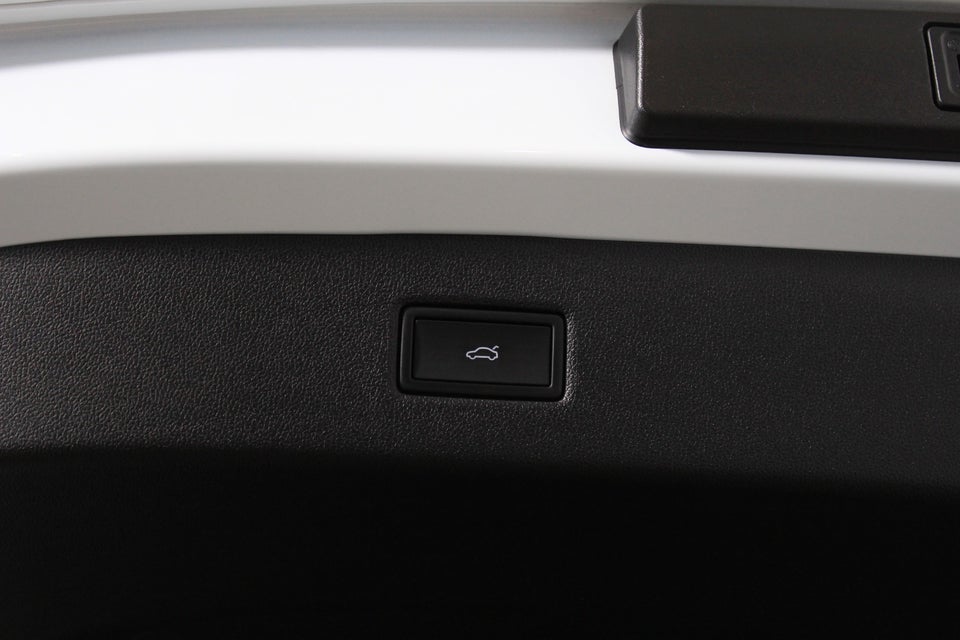 Ford Explorer 82 Premium Extended Range 5d