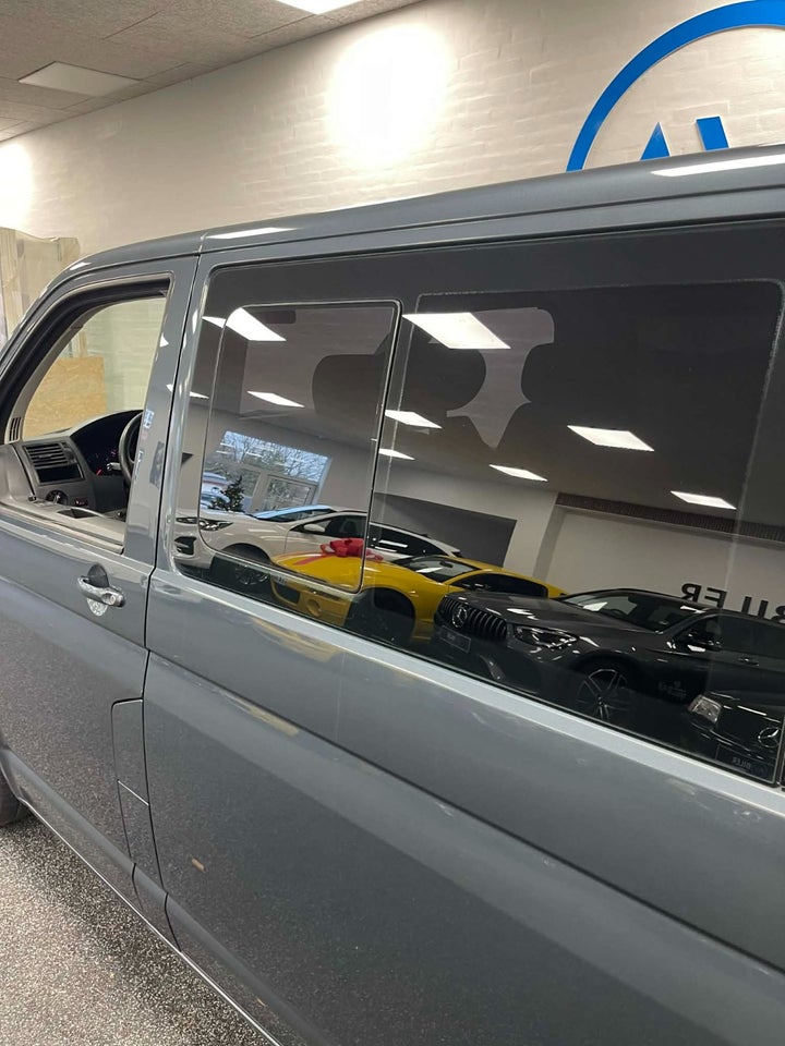 VW Caravelle 2,5 TDi 130 Comfortline aut. lang 4d