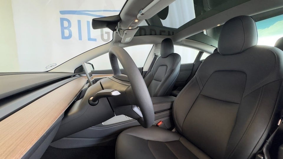 Tesla Model 3 RWD 4d