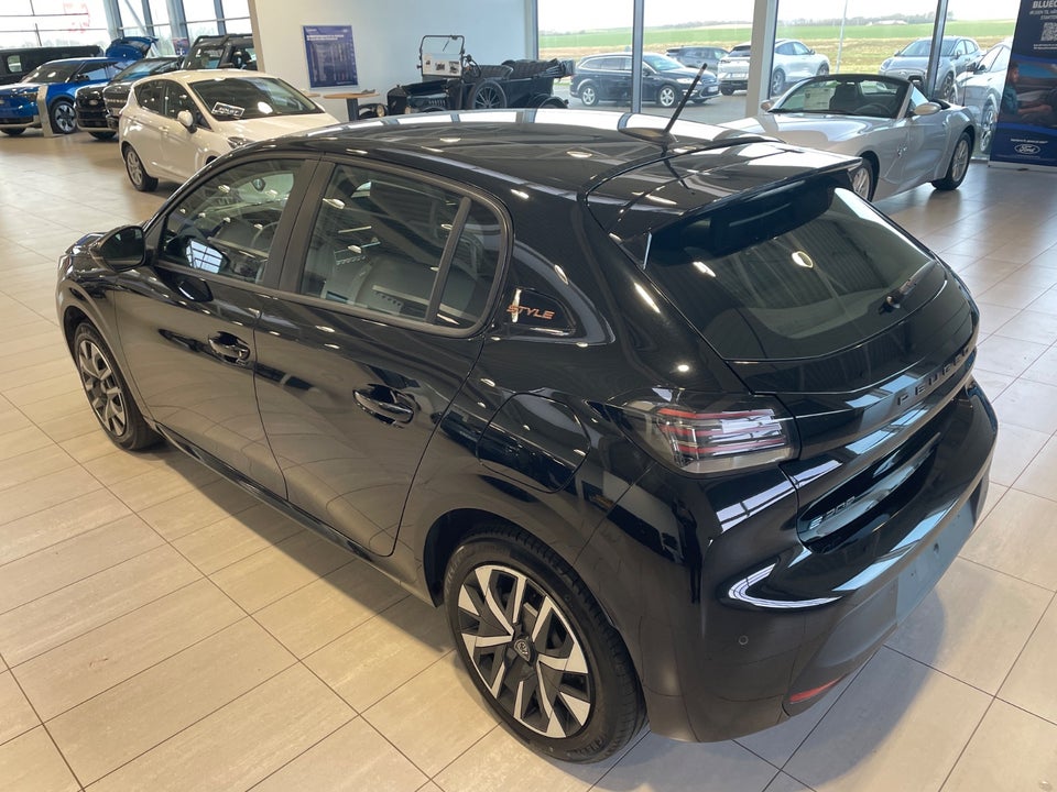 Peugeot e-208 50 Style 5d