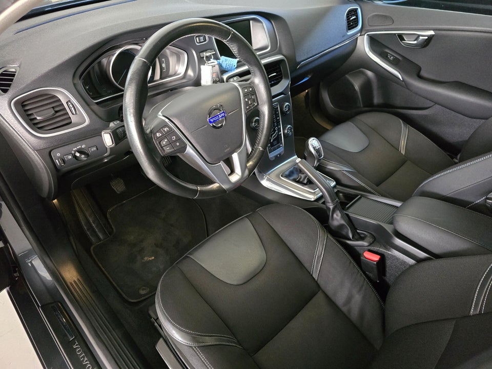 Volvo V40 1,6 D2 115 Momentum 5d