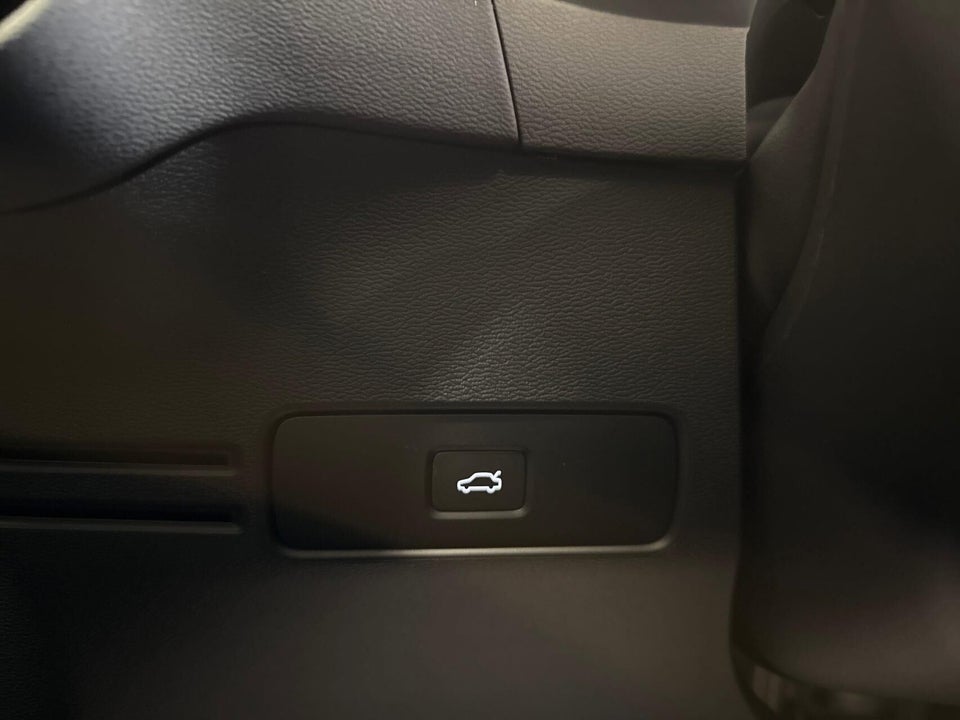 Volvo EC40 Twin Black Edition 5d