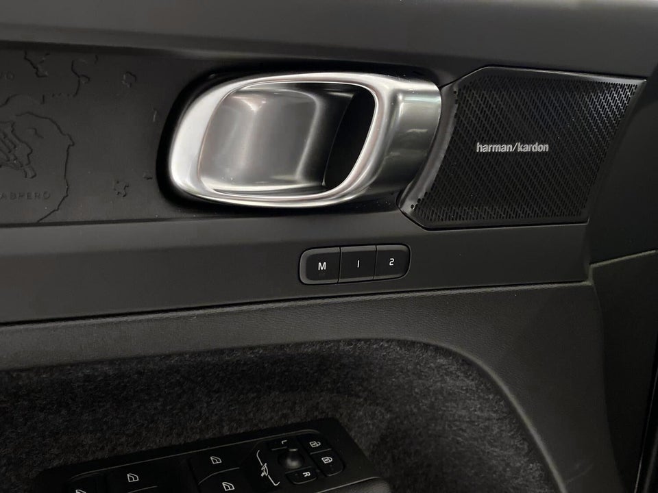 Volvo EX40 Standard Range Black Edition 5d