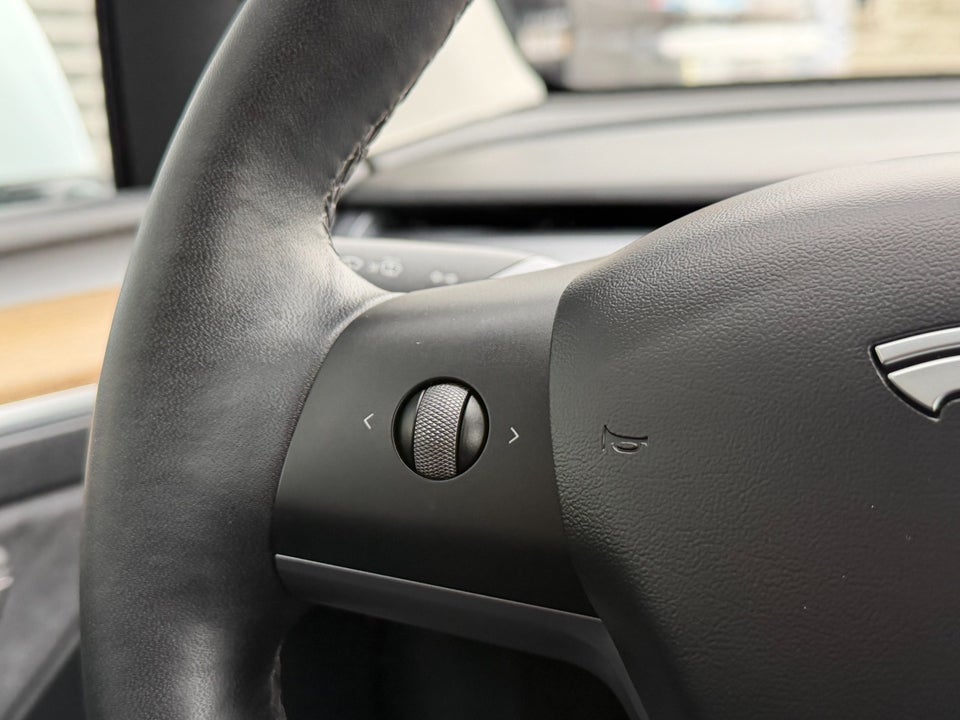 Tesla Model Y Long Range AWD 5d