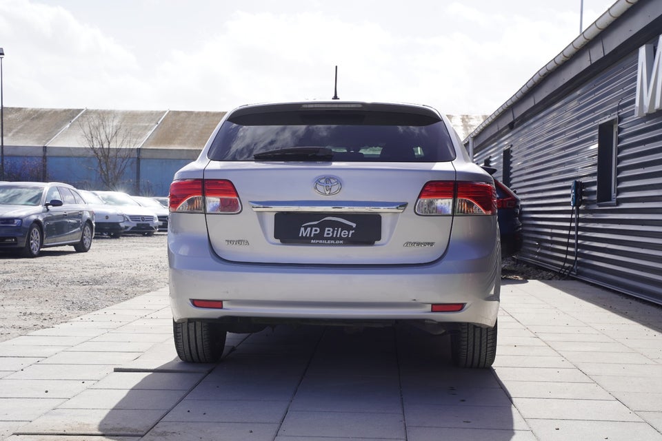 Toyota Avensis 2,0 D-4D T2 Premium stc. 5d