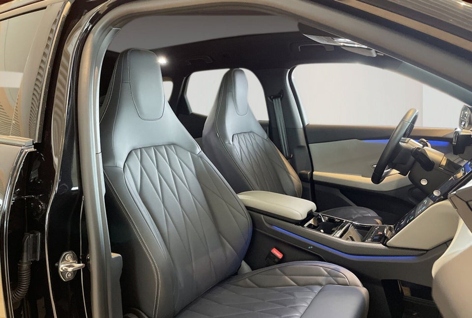 Ford Explorer 82 Premium Extended Range 5d