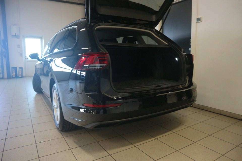 VW Golf VIII 1,5 eTSi 130 Life Variant DSG 5d