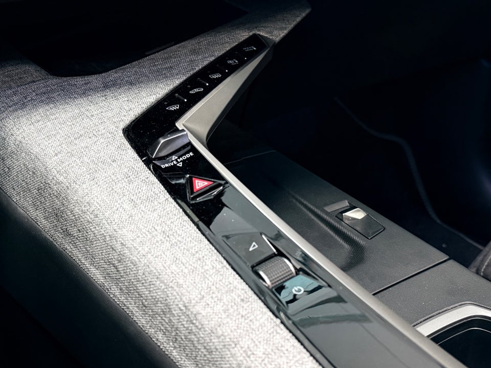 Peugeot e-3008 77 GT Pack 5d