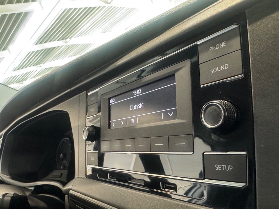 VW Transporter 2,0 TDi 110 Kassevogn kort