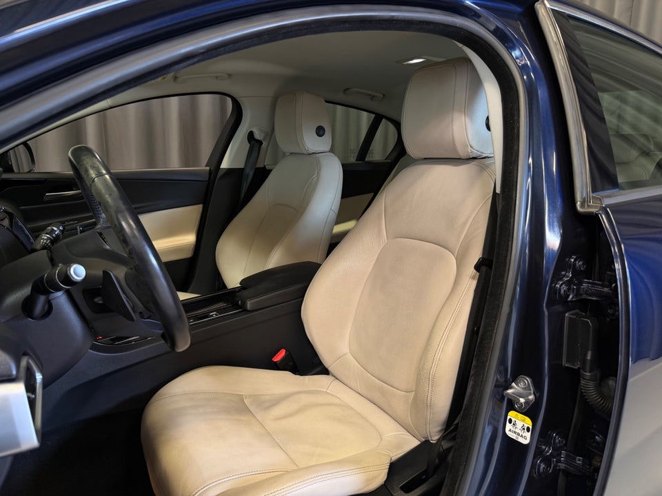 Jaguar XE 2,0 P200 Prestige aut. 4d