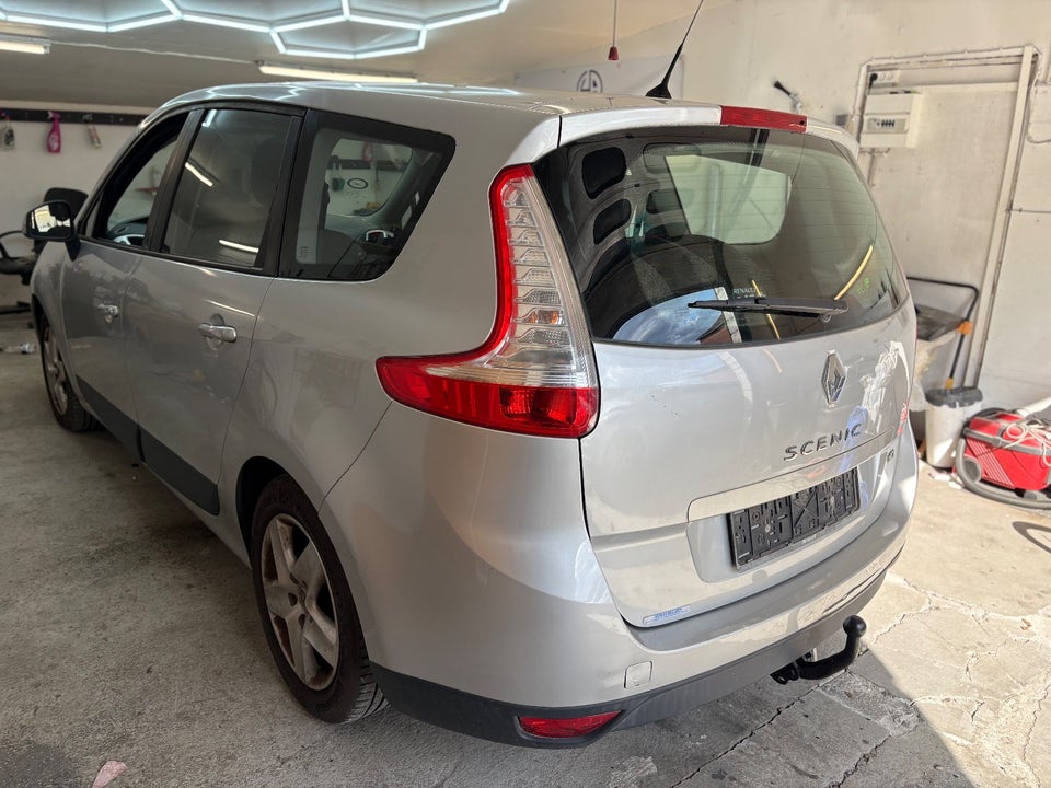 Renault Grand Scenic III 1,9 dCi 130 Dynamique 7prs 5d